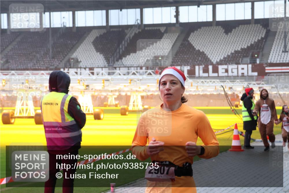 07.12.2025 - St. Pauli X-Mass-Run No. 15 Luisa Fischer http://msf.ph/oto/9385735 07.12.2025 11:36:32 Ziel 2907, 310, 311, 728, 1753, 1792, 1960, 1962, 2183, 2310, 2316, 2902, 2907, 2962, 3109, 3610, 3612, 3614, 3653, 3826, 4816, 4823, 4843 meine-sportfotos.de