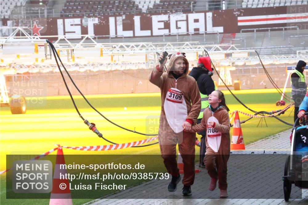 07.12.2025 - St. Pauli X-Mass-Run No. 15 Luisa Fischer http://msf.ph/oto/9385739 07.12.2025 11:36:34 Ziel 3109, 310, 3, 311, 728, 1753, 1792, 1960, 1962, 2183, 2310, 2316, 2902, 2907, 2962, 3109, 3610, 3612, 3614, 3653, 3826, 4816, 4823 meine-sportfotos.de