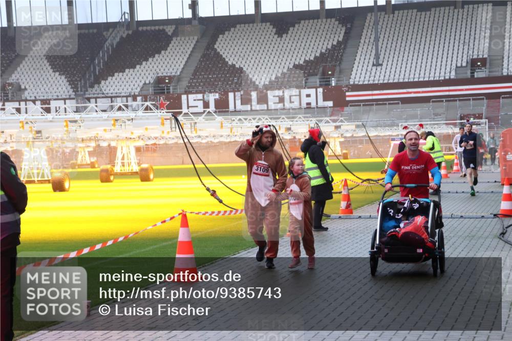 07.12.2025 - St. Pauli X-Mass-Run No. 15 Luisa Fischer http://msf.ph/oto/9385743 07.12.2025 11:36:35 Ziel 3109, 310, 311, 728, 1753, 1792, 1960, 1962, 2183, 2310, 2316, 2902, 2907, 2962, 3109, 3610, 3612, 3614, 3653, 3826, 4816, 4823 meine-sportfotos.de