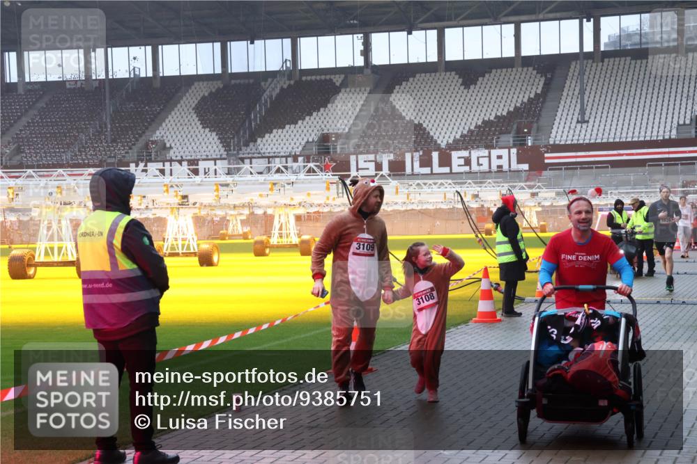 07.12.2025 - St. Pauli X-Mass-Run No. 15 Luisa Fischer http://msf.ph/oto/9385751 07.12.2025 11:36:37 Ziel 3109, 3108, 3826, 311, 728, 1753, 1792, 1960, 1962, 2183, 2310, 2316, 2902, 2907, 3109, 3610, 3612, 3614, 3653, 3826, 4628, 4816, 4823 meine-sportfotos.de