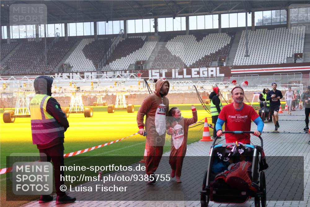07.12.2025 - St. Pauli X-Mass-Run No. 15 Luisa Fischer http://msf.ph/oto/9385755 07.12.2025 11:36:37 Ziel 3109, 3108, 3826, 311, 728, 1753, 1792, 1960, 1962, 2183, 2310, 2316, 2902, 2907, 3109, 3610, 3612, 3614, 3653, 3826, 4628, 4816, 4823 meine-sportfotos.de