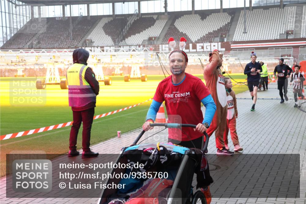 07.12.2025 - St. Pauli X-Mass-Run No. 15 Luisa Fischer http://msf.ph/oto/9385760 07.12.2025 11:36:39 Ziel 21, 310, 108, 3826, 3610, 311, 728, 1753, 1792, 1960, 1962, 2183, 2310, 2316, 2907, 3109, 3610, 3612, 3614, 3653, 3826, 4628, 4816, 4823 meine-sportfotos.de