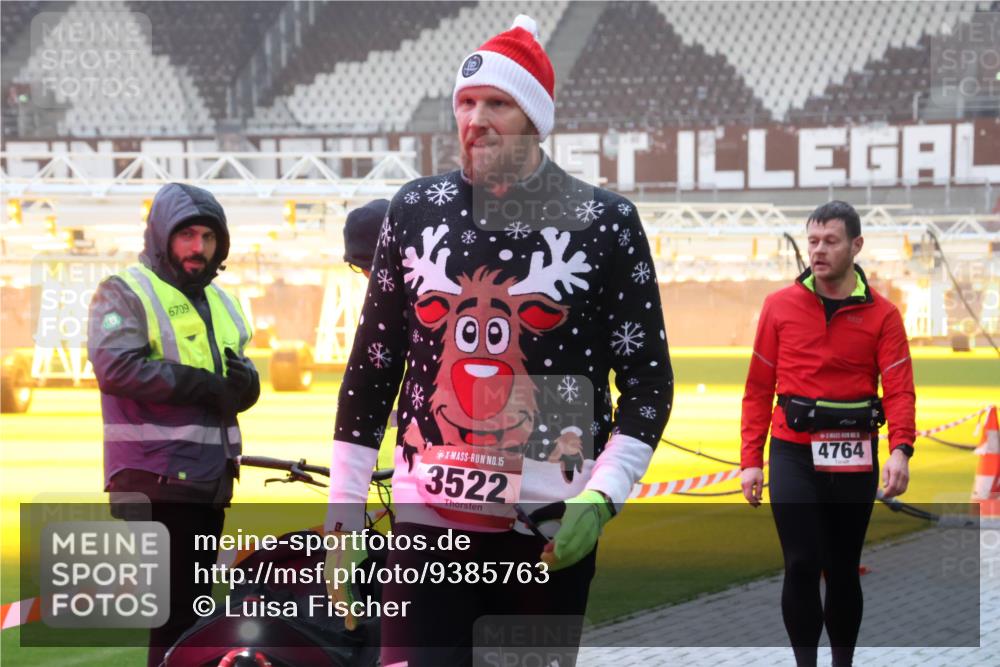 07.12.2025 - St. Pauli X-Mass-Run No. 15 Luisa Fischer http://msf.ph/oto/9385763 07.12.2025 10:18:19 Ziel 6709, 15, 3522, 4764, 1161, 1162, 1963, 2663, 2688, 2725, 2952, 3804, 4127, 4227 meine-sportfotos.de