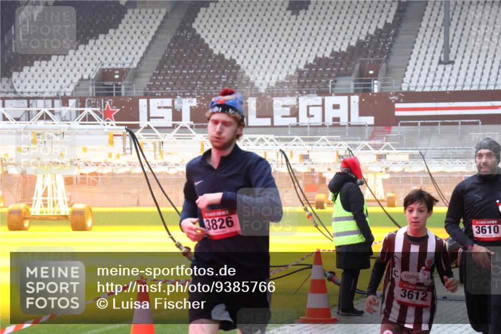 07.12.2025 - St. Pauli X-Mass-Run No. 15 Luisa Fischer http://msf.ph/oto/9385766 07.12.2025 11:36:41 Ziel 3826, 3612, 1, 5, 3610, 311, 728, 1753, 1792, 1960, 1962, 2183, 2310, 2316, 2907, 3109, 3610, 3612, 3614, 3653, 3826, 4628, 4816, 4823 meine-sportfotos.de