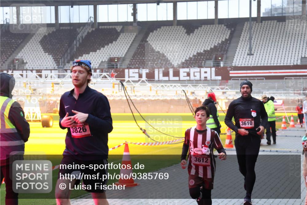 07.12.2025 - St. Pauli X-Mass-Run No. 15 Luisa Fischer http://msf.ph/oto/9385769 07.12.2025 11:36:42 Ziel 3826, 5, 3612, 3610, 311, 728, 1753, 1792, 1962, 2183, 2310, 2316, 2907, 3109, 3610, 3612, 3614, 3653, 3826, 4628 meine-sportfotos.de