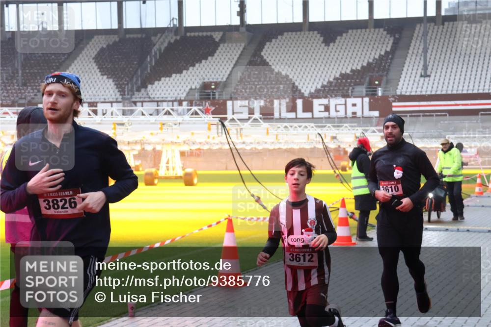 07.12.2025 - St. Pauli X-Mass-Run No. 15 Luisa Fischer http://msf.ph/oto/9385776 07.12.2025 11:36:42 Ziel 15, 3826, 2000, 15, 3612, 2610, 311, 728, 1753, 1792, 1962, 2183, 2310, 2316, 2907, 3109, 3610, 3612, 3614, 3653, 3826, 4628 meine-sportfotos.de