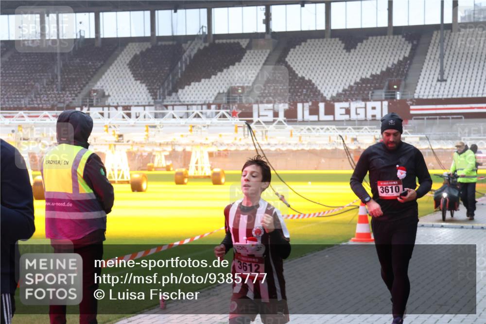 07.12.2025 - St. Pauli X-Mass-Run No. 15 Luisa Fischer http://msf.ph/oto/9385777 07.12.2025 11:36:42 Ziel 3612, 3610, 311, 728, 1753, 1792, 1962, 2183, 2310, 2316, 2907, 3109, 3610, 3612, 3614, 3653, 3826, 4628 meine-sportfotos.de