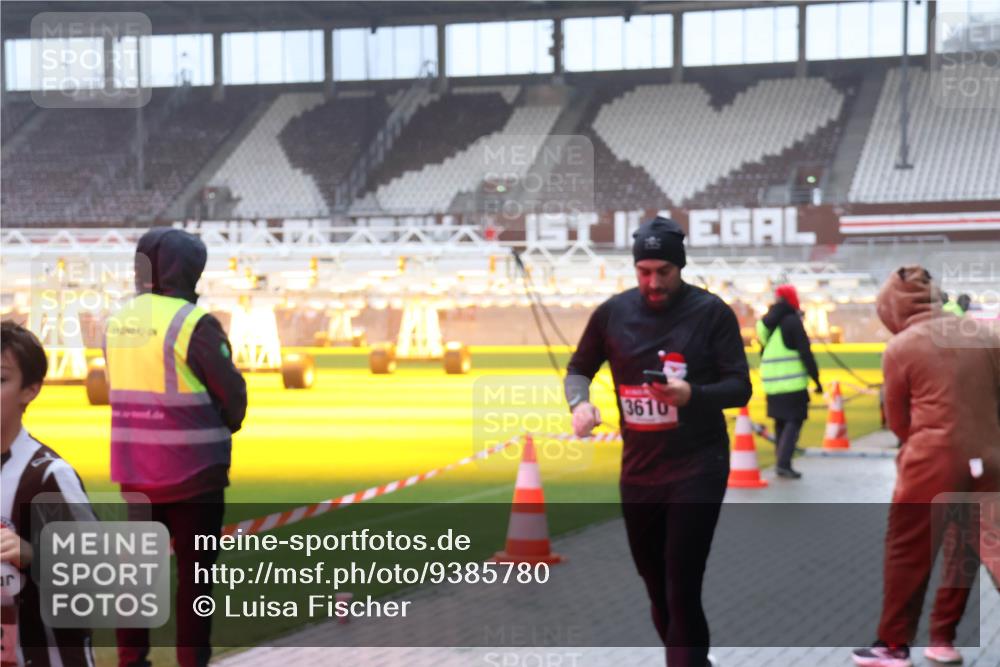 07.12.2025 - St. Pauli X-Mass-Run No. 15 Luisa Fischer http://msf.ph/oto/9385780 07.12.2025 11:36:43 Ziel 1, 3610, 311, 728, 1753, 1792, 2183, 2310, 2316, 2907, 3109, 3610, 3612, 3614, 3653, 3826, 4628 meine-sportfotos.de