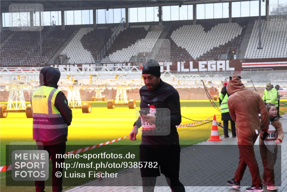 07.12.2025 - St. Pauli X-Mass-Run No. 15 Luisa Fischer http://msf.ph/oto/9385782 07.12.2025 11:36:44 Ziel 108, 311, 728, 1753, 1792, 2183, 2310, 2316, 2907, 3109, 3610, 3612, 3614, 3653, 3826, 4628 meine-sportfotos.de