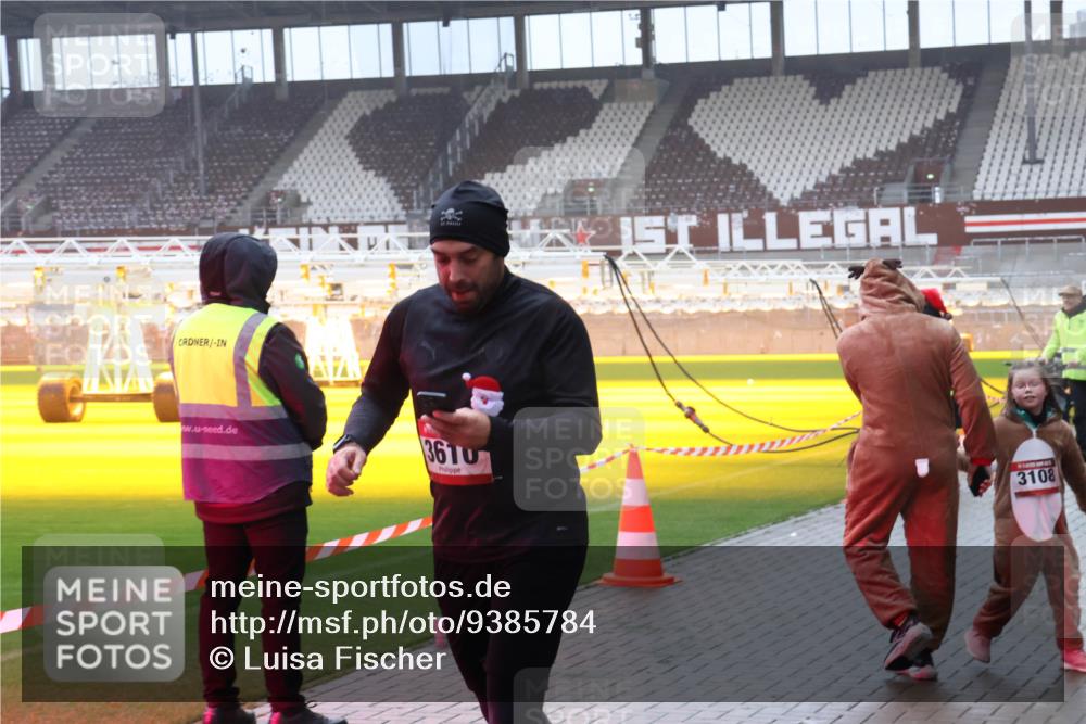 07.12.2025 - St. Pauli X-Mass-Run No. 15 Luisa Fischer http://msf.ph/oto/9385784 07.12.2025 11:36:44 Ziel 3610, 3108, 311, 728, 1753, 1792, 2183, 2310, 2316, 2907, 3109, 3610, 3612, 3614, 3653, 3826, 4628 meine-sportfotos.de
