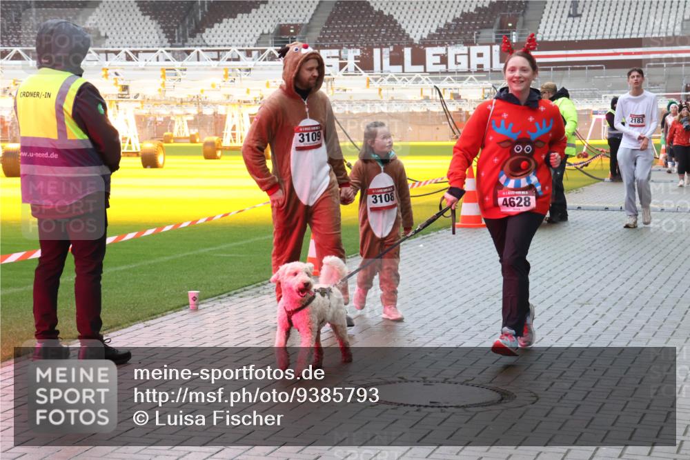 07.12.2025 - St. Pauli X-Mass-Run No. 15 Luisa Fischer http://msf.ph/oto/9385793 07.12.2025 11:36:54 Ziel 3109, 3108, 4628, 2183, 311, 728, 1753, 1792, 2183, 2310, 2316, 2907, 3610, 3612, 3614, 3653, 3826, 4628 meine-sportfotos.de