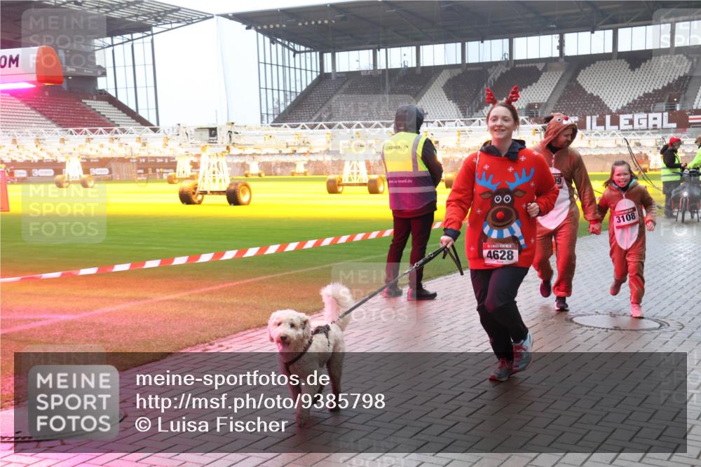 07.12.2025 - St. Pauli X-Mass-Run No. 15 Luisa Fischer http://msf.ph/oto/9385798 07.12.2025 11:36:55 Ziel 15, 4628, 19, 3108, 311, 728, 1753, 1792, 2183, 2310, 2316, 2907, 3610, 3612, 3614, 3653, 3826, 4628 meine-sportfotos.de