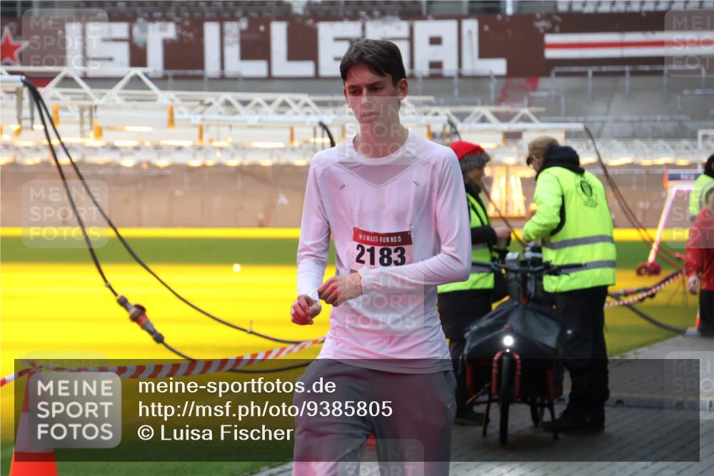 07.12.2025 - St. Pauli X-Mass-Run No. 15 Luisa Fischer http://msf.ph/oto/9385805 07.12.2025 11:37:01 Ziel 15, 2183, 1588, 1590, 1753, 1792, 2004, 2183, 2310, 2316, 2405, 2517, 2907, 2917, 3610, 3612, 3614, 3653, 3826, 4628 meine-sportfotos.de