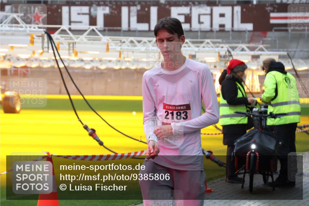 07.12.2025 - St. Pauli X-Mass-Run No. 15 Luisa Fischer http://msf.ph/oto/9385806 07.12.2025 11:37:01 Ziel 15, 2183, 1588, 1590, 1753, 1792, 2004, 2183, 2310, 2316, 2405, 2517, 2907, 2917, 3610, 3612, 3614, 3653, 3826, 4628 meine-sportfotos.de