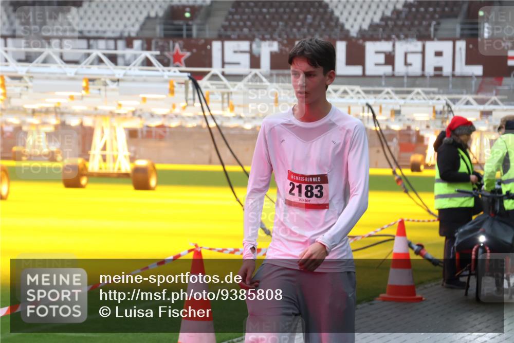 07.12.2025 - St. Pauli X-Mass-Run No. 15 Luisa Fischer http://msf.ph/oto/9385808 07.12.2025 11:37:02 Ziel 1, 15, 2183, 1588, 1590, 1753, 1792, 2004, 2183, 2310, 2316, 2405, 2517, 2907, 2917, 3610, 3612, 3614, 3653, 3826, 4628 meine-sportfotos.de