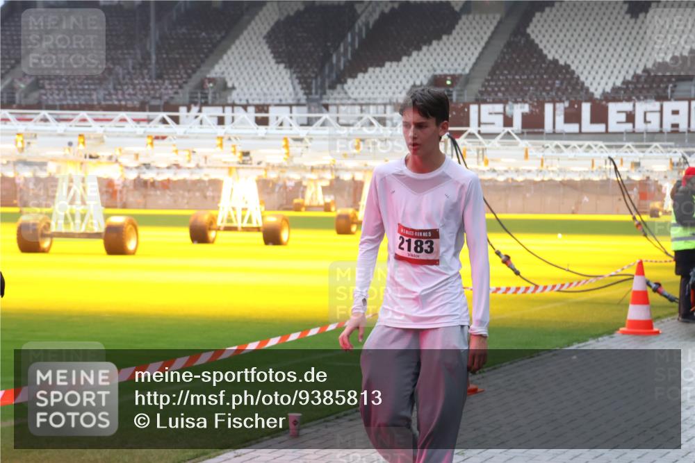 07.12.2025 - St. Pauli X-Mass-Run No. 15 Luisa Fischer http://msf.ph/oto/9385813 07.12.2025 11:37:03 Ziel 15, 2183, 1588, 1590, 1753, 1792, 2004, 2183, 2310, 2316, 2405, 2517, 2907, 2917, 3610, 3612, 3614, 3653, 3826, 4628 meine-sportfotos.de