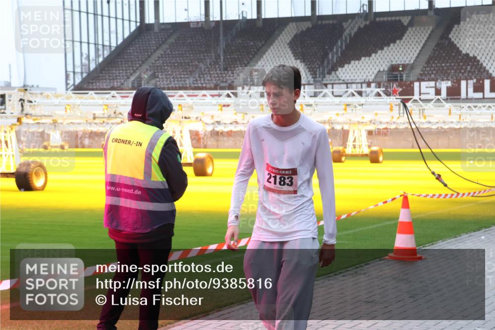 07.12.2025 - St. Pauli X-Mass-Run No. 15 Luisa Fischer http://msf.ph/oto/9385816 07.12.2025 11:37:04 Ziel 5, 2183, 1588, 1590, 1753, 1792, 2004, 2102, 2183, 2310, 2405, 2517, 2907, 2917, 3610, 3612, 3614, 3653, 3826, 4628 meine-sportfotos.de