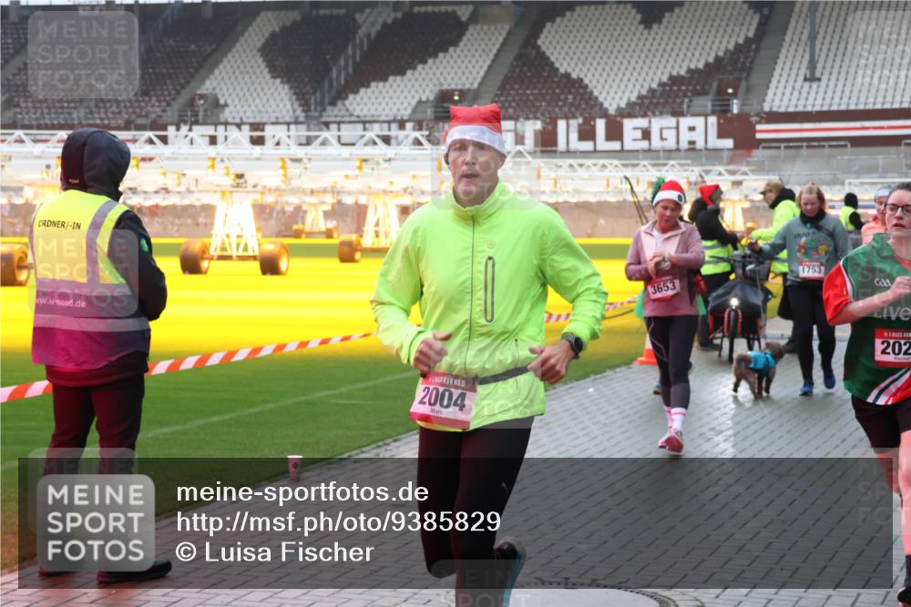 07.12.2025 - St. Pauli X-Mass-Run No. 15 Luisa Fischer http://msf.ph/oto/9385829 07.12.2025 11:37:16 Ziel 15, 2004, 3653, 1753, 202, 484, 991, 1588, 1590, 2004, 2022, 2102, 2279, 2405, 2517, 2686, 2917, 3826, 3931, 4628 meine-sportfotos.de