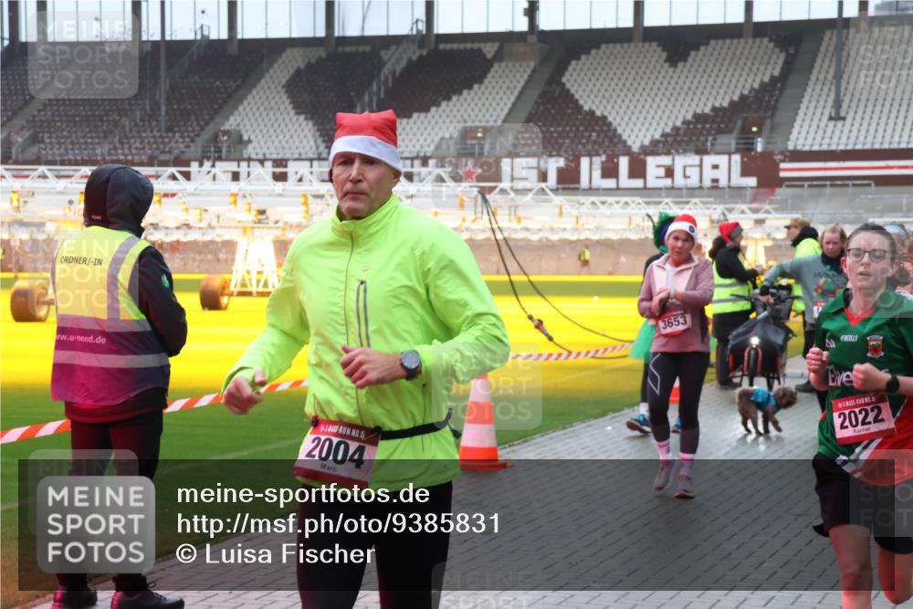 07.12.2025 - St. Pauli X-Mass-Run No. 15 Luisa Fischer http://msf.ph/oto/9385831 07.12.2025 11:37:16 Ziel 15, 2004, 1, 3653, 5, 2022, 484, 991, 1588, 1590, 2004, 2022, 2102, 2279, 2405, 2517, 2686, 2917, 3826, 3931, 4628 meine-sportfotos.de