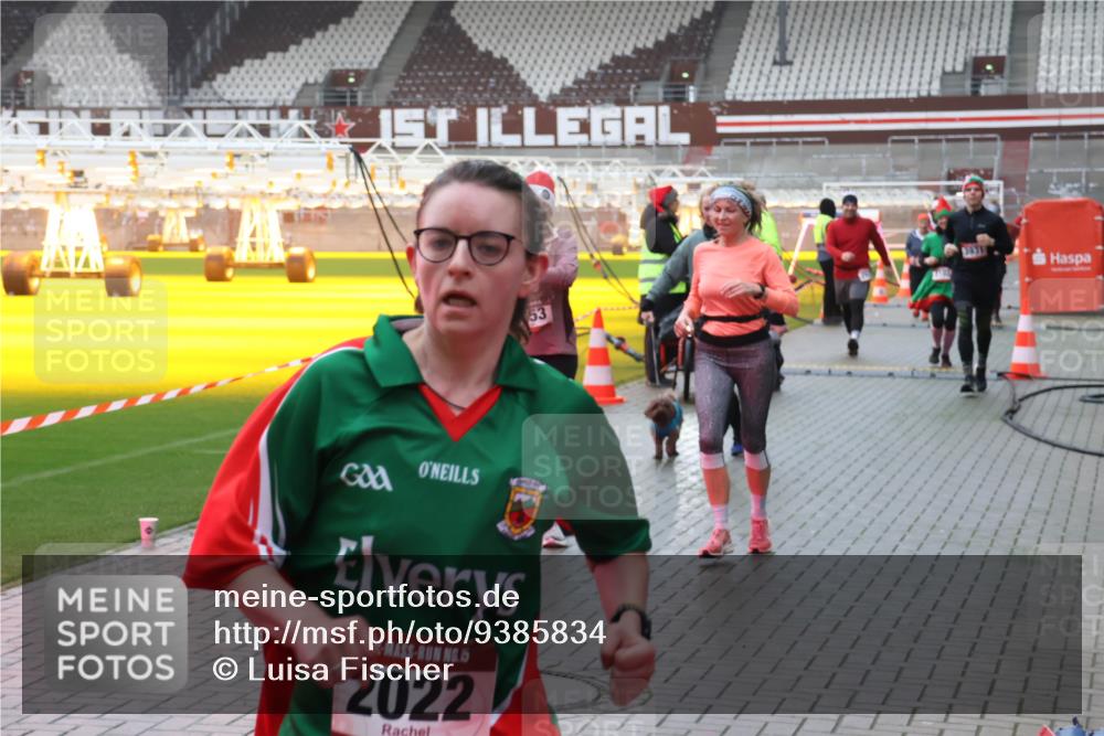 07.12.2025 - St. Pauli X-Mass-Run No. 15 Luisa Fischer http://msf.ph/oto/9385834 07.12.2025 11:37:17 Ziel 5, 2022, 484, 991, 1280, 1588, 1590, 2004, 2022, 2102, 2279, 2405, 2517, 2686, 2917, 3826, 3931, 4628 meine-sportfotos.de