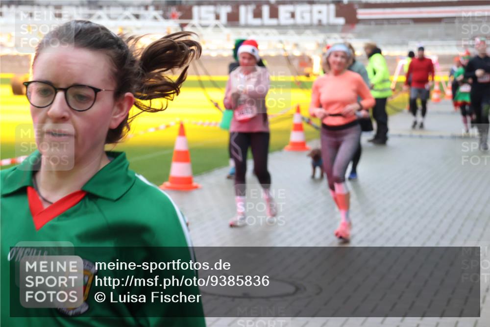 07.12.2025 - St. Pauli X-Mass-Run No. 15 Luisa Fischer http://msf.ph/oto/9385836 07.12.2025 11:37:17 Ziel 484, 991, 1280, 1588, 1590, 2004, 2022, 2102, 2279, 2405, 2517, 2686, 2917, 3826, 3931, 4628 meine-sportfotos.de
