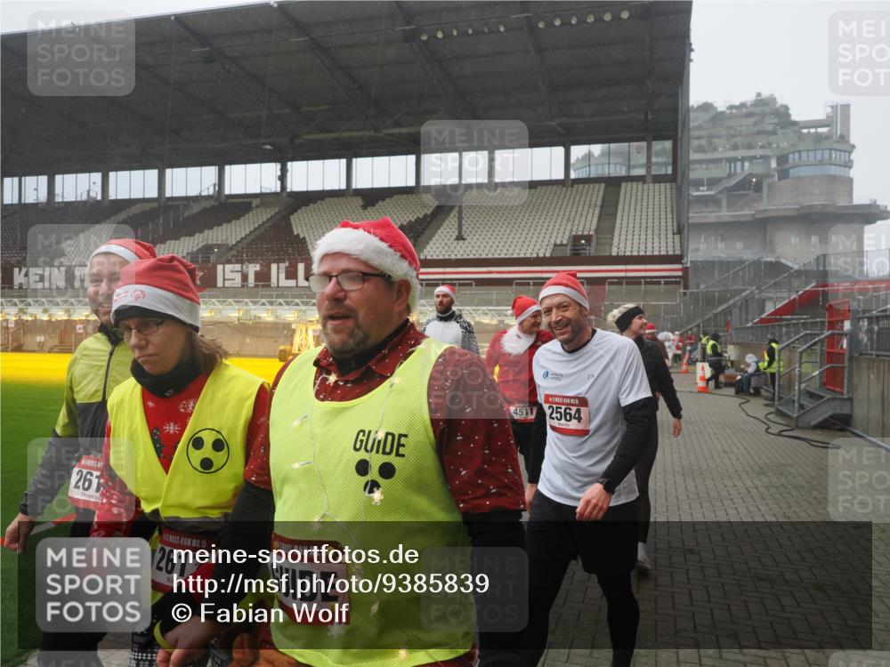 07.12.2025 - St. Pauli X-Mass-Run No. 15 Fabian Wolf http://msf.ph/oto/9385839 07.12.2025 10:14:43 Ziel 2564, 2617, 2618, 2864, 3481, 3565, 4508 meine-sportfotos.de