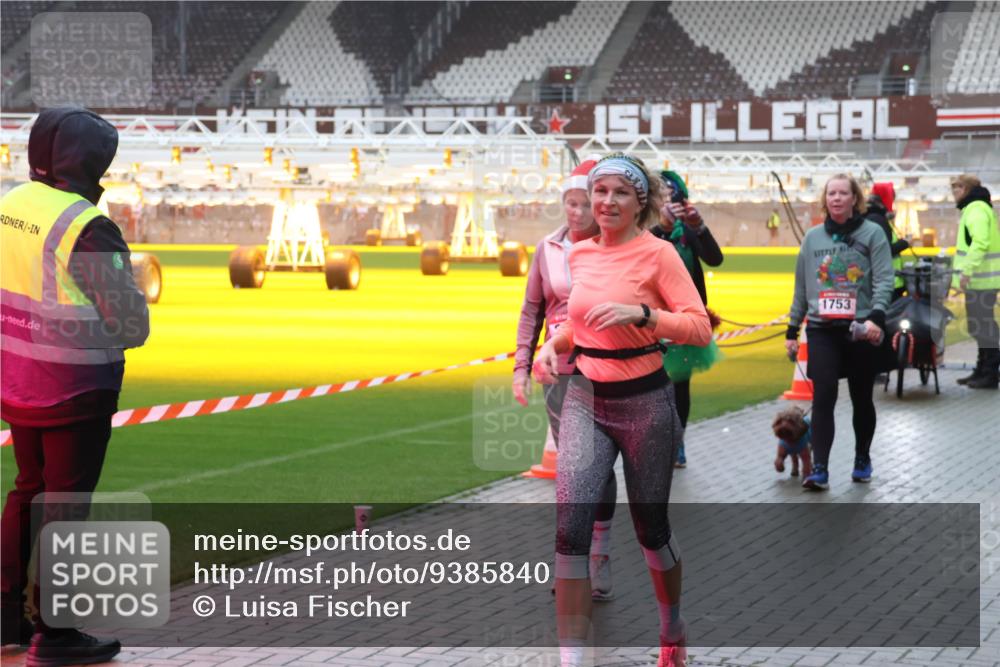 07.12.2025 - St. Pauli X-Mass-Run No. 15 Luisa Fischer http://msf.ph/oto/9385840 07.12.2025 11:37:18 Ziel 1, 1753, 484, 991, 1280, 1588, 1590, 2004, 2022, 2102, 2279, 2405, 2517, 2686, 2917, 3826, 3931, 4628 meine-sportfotos.de