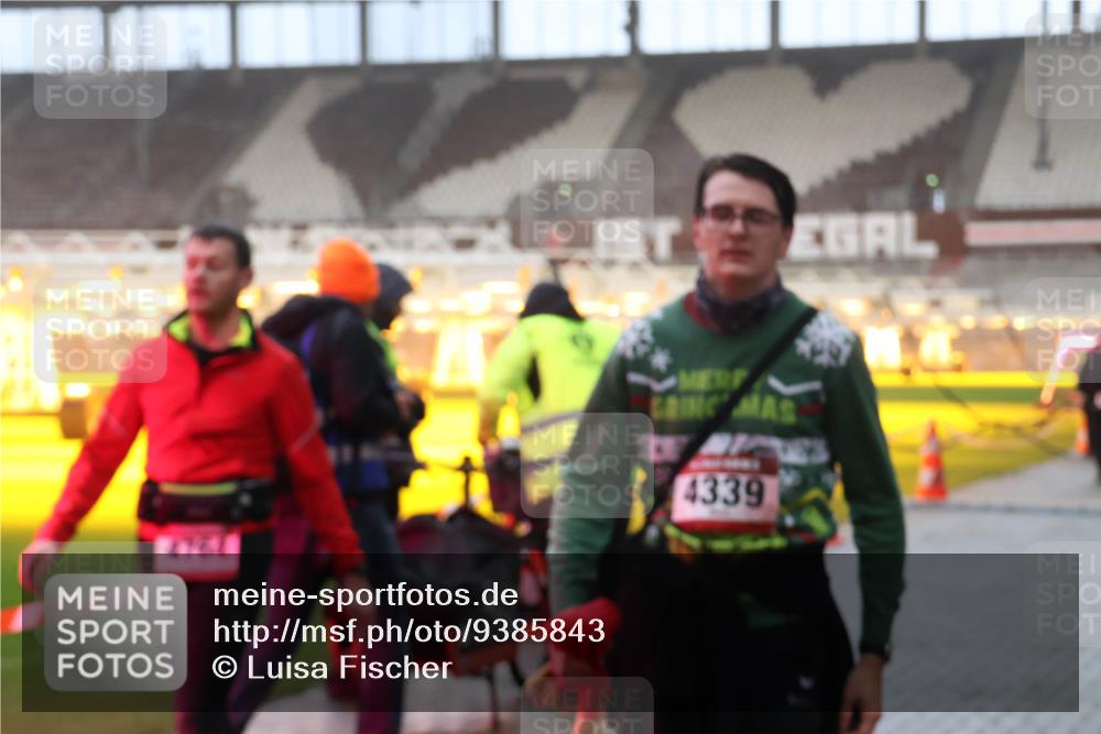 07.12.2025 - St. Pauli X-Mass-Run No. 15 Luisa Fischer http://msf.ph/oto/9385843 07.12.2025 10:18:25 Ziel 4764, 4339, 1161, 1162, 1963, 2663, 2952, 3606, 3608, 3804, 4127, 4227 meine-sportfotos.de