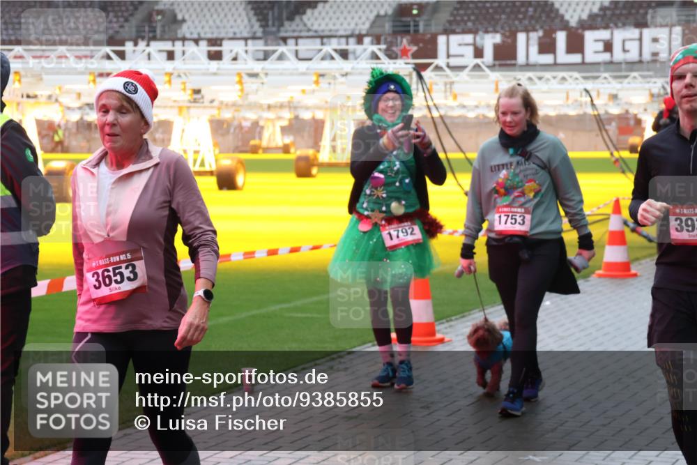 07.12.2025 - St. Pauli X-Mass-Run No. 15 Luisa Fischer http://msf.ph/oto/9385855 07.12.2025 11:37:21 Ziel 15, 3653, 1792, 1753, 39, 484, 991, 1280, 1588, 1590, 2004, 2022, 2102, 2153, 2279, 2405, 2517, 2686, 2917, 3931, 4628 meine-sportfotos.de