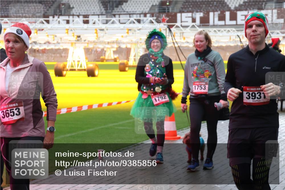 07.12.2025 - St. Pauli X-Mass-Run No. 15 Luisa Fischer http://msf.ph/oto/9385856 07.12.2025 11:37:21 Ziel 15, 3653, 1792, 1753, 3931, 484, 991, 1280, 1588, 1590, 2004, 2022, 2102, 2153, 2279, 2405, 2517, 2686, 2917, 3931, 4628 meine-sportfotos.de