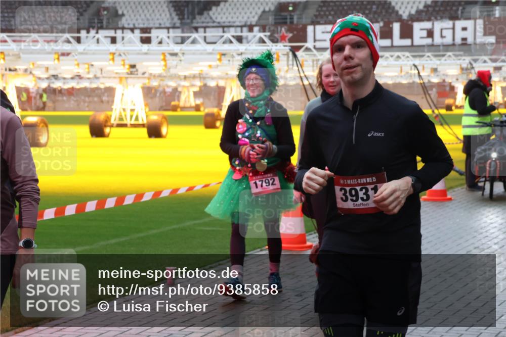 07.12.2025 - St. Pauli X-Mass-Run No. 15 Luisa Fischer http://msf.ph/oto/9385858 07.12.2025 11:37:22 Ziel 15, 1792, 15, 3932, 484, 991, 1280, 1588, 1590, 2004, 2022, 2102, 2153, 2279, 2405, 2517, 2686, 2917, 3931, 4628 meine-sportfotos.de