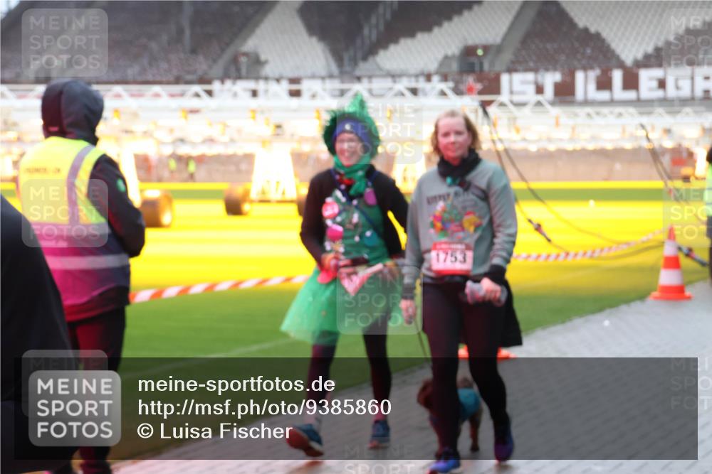 07.12.2025 - St. Pauli X-Mass-Run No. 15 Luisa Fischer http://msf.ph/oto/9385860 07.12.2025 11:37:23 Ziel 1753, 484, 991, 1280, 1588, 1590, 2004, 2022, 2102, 2153, 2279, 2405, 2517, 2686, 2917, 3931, 4628 meine-sportfotos.de