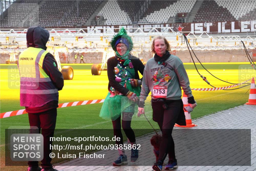 07.12.2025 - St. Pauli X-Mass-Run No. 15 Luisa Fischer http://msf.ph/oto/9385862 07.12.2025 11:37:23 Ziel 15, 1753, 484, 991, 1280, 1588, 1590, 2004, 2022, 2102, 2153, 2279, 2405, 2517, 2686, 2917, 3931, 4628 meine-sportfotos.de
