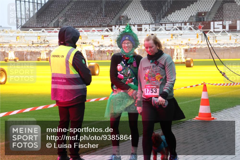 07.12.2025 - St. Pauli X-Mass-Run No. 15 Luisa Fischer http://msf.ph/oto/9385864 07.12.2025 11:37:24 Ziel 5, 1753, 484, 991, 1280, 1588, 1590, 2004, 2022, 2102, 2153, 2279, 2405, 2517, 2686, 2917, 3931, 4628 meine-sportfotos.de