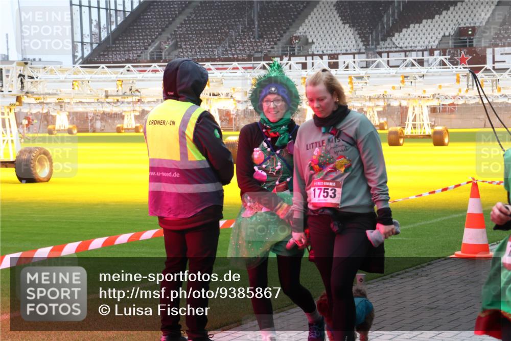 07.12.2025 - St. Pauli X-Mass-Run No. 15 Luisa Fischer http://msf.ph/oto/9385867 07.12.2025 11:37:24 Ziel 15, 1753, 484, 991, 1280, 1588, 1590, 2004, 2022, 2102, 2153, 2279, 2405, 2517, 2686, 2917, 3931, 4628 meine-sportfotos.de