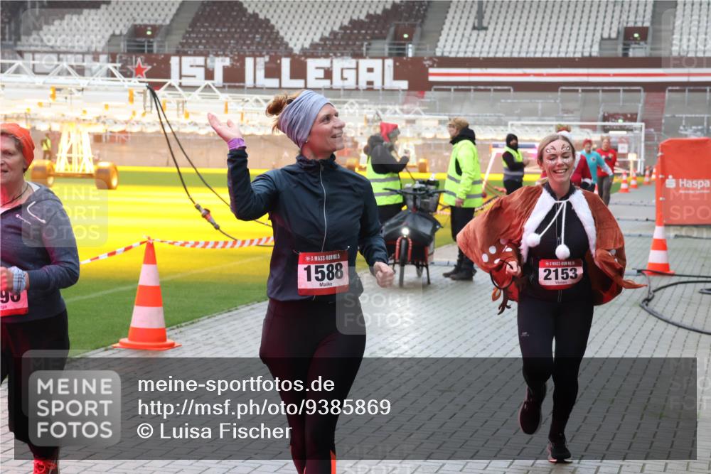 07.12.2025 - St. Pauli X-Mass-Run No. 15 Luisa Fischer http://msf.ph/oto/9385869 07.12.2025 11:37:31 Ziel 98, 5, 1588, 15, 2153, 484, 991, 1280, 1588, 1590, 2004, 2022, 2102, 2153, 2279, 2405, 2517, 2686, 2810, 2917, 3931 meine-sportfotos.de