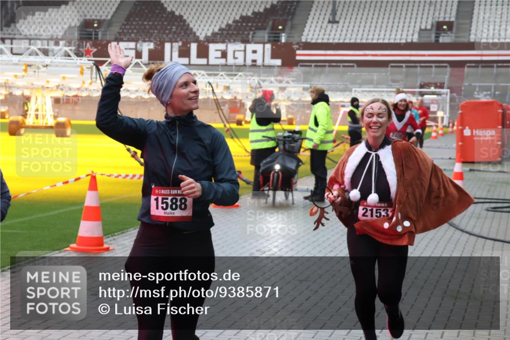 07.12.2025 - St. Pauli X-Mass-Run No. 15 Luisa Fischer http://msf.ph/oto/9385871 07.12.2025 11:37:31 Ziel 2409, 1588, 15, 2153, 484, 991, 1280, 1588, 1590, 2004, 2022, 2102, 2153, 2279, 2405, 2517, 2686, 2810, 2917, 3931 meine-sportfotos.de