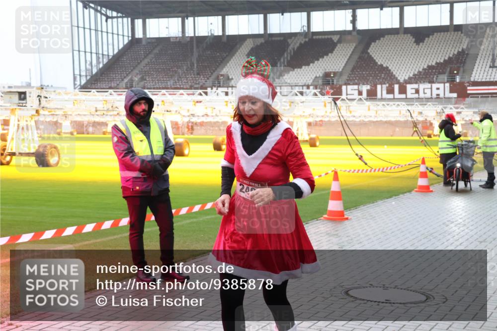 07.12.2025 - St. Pauli X-Mass-Run No. 15 Luisa Fischer http://msf.ph/oto/9385878 07.12.2025 11:37:41 Ziel 670, 15, 20, 484, 544, 857, 991, 1280, 1588, 1590, 2004, 2022, 2102, 2153, 2279, 2405, 2517, 2686, 2810, 2917, 3916, 3931 meine-sportfotos.de