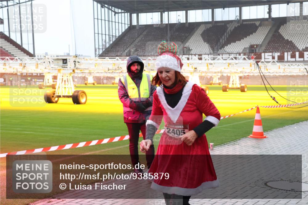 07.12.2025 - St. Pauli X-Mass-Run No. 15 Luisa Fischer http://msf.ph/oto/9385879 07.12.2025 11:37:41 Ziel 670, 15, 2405, 484, 544, 857, 991, 1280, 1588, 1590, 2004, 2022, 2102, 2153, 2279, 2405, 2517, 2686, 2810, 2917, 3916, 3931 meine-sportfotos.de