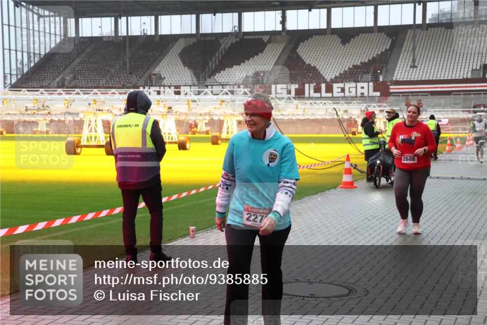 07.12.2025 - St. Pauli X-Mass-Run No. 15 Luisa Fischer http://msf.ph/oto/9385885 07.12.2025 11:37:48 Ziel 15, 227, 2686, 484, 544, 857, 991, 1154, 1156, 1280, 2022, 2102, 2153, 2279, 2517, 2686, 2810, 2917, 3916, 3931 meine-sportfotos.de