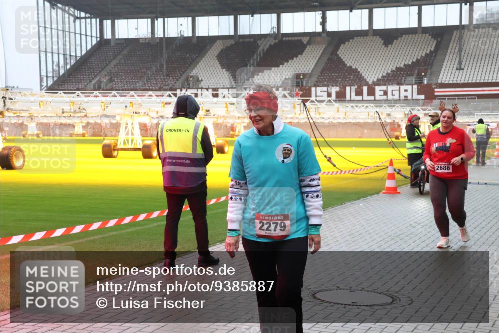 07.12.2025 - St. Pauli X-Mass-Run No. 15 Luisa Fischer http://msf.ph/oto/9385887 07.12.2025 11:37:49 Ziel 15, 2279, 2686, 484, 544, 857, 991, 1154, 1156, 1280, 2022, 2102, 2153, 2279, 2686, 2810, 3916, 3931 meine-sportfotos.de