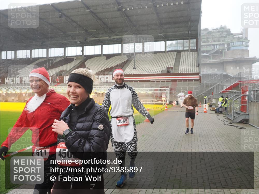 07.12.2025 - St. Pauli X-Mass-Run No. 15 Fabian Wolf http://msf.ph/oto/9385897 07.12.2025 10:14:46 Ziel 2564, 2617, 2864, 3481, 3565, 4508 meine-sportfotos.de