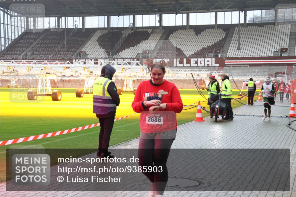 07.12.2025 - St. Pauli X-Mass-Run No. 15 Luisa Fischer http://msf.ph/oto/9385903 07.12.2025 11:37:52 Ziel 5, 2686, 1154, 484, 544, 857, 991, 1154, 1156, 1280, 2022, 2102, 2153, 2279, 2686, 2810, 3916, 3931 meine-sportfotos.de
