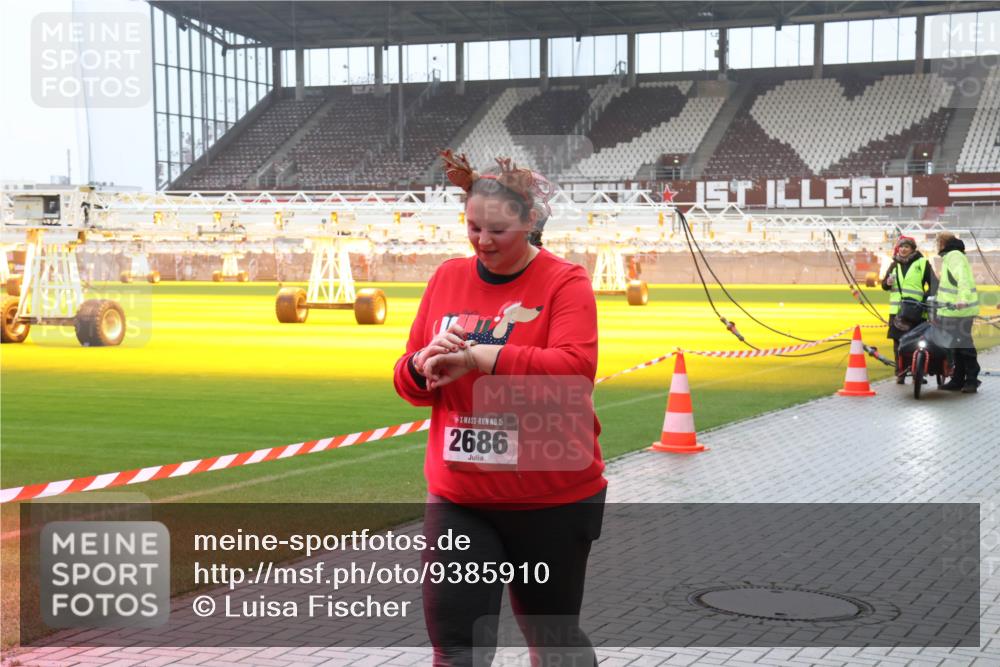 07.12.2025 - St. Pauli X-Mass-Run No. 15 Luisa Fischer http://msf.ph/oto/9385910 07.12.2025 11:37:53 Ziel 15, 2686, 484, 544, 857, 991, 1154, 1156, 1280, 2022, 2153, 2279, 2686, 2810, 3916, 3931 meine-sportfotos.de