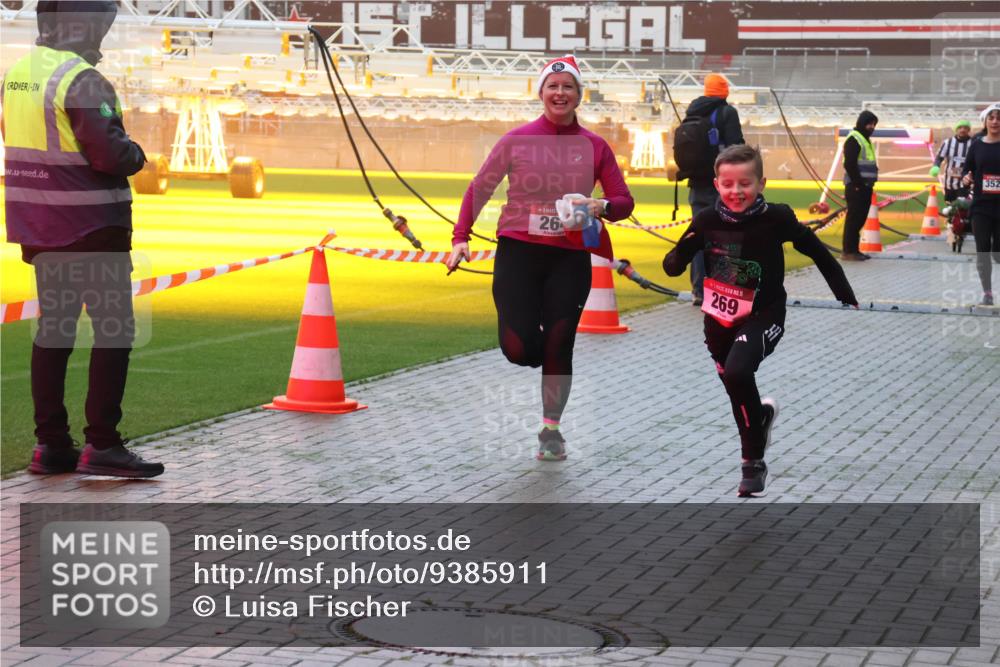 07.12.2025 - St. Pauli X-Mass-Run No. 15 Luisa Fischer http://msf.ph/oto/9385911 07.12.2025 10:18:55 Ziel 26, 269, 352, 243, 264, 269, 721, 1034, 1607, 1671, 2049, 2152, 2631, 2925, 3520, 3606, 3608, 3862, 4521, 4522, 4524, 4540, 4547 meine-sportfotos.de