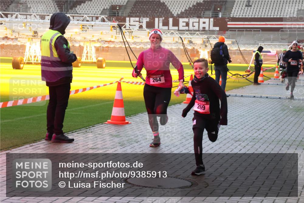 07.12.2025 - St. Pauli X-Mass-Run No. 15 Luisa Fischer http://msf.ph/oto/9385913 07.12.2025 10:18:56 Ziel 264, 269, 3520, 243, 264, 269, 721, 1034, 1607, 1671, 2049, 2152, 2631, 2925, 3520, 3606, 3608, 3862, 4521, 4522, 4524, 4540, 4547 meine-sportfotos.de