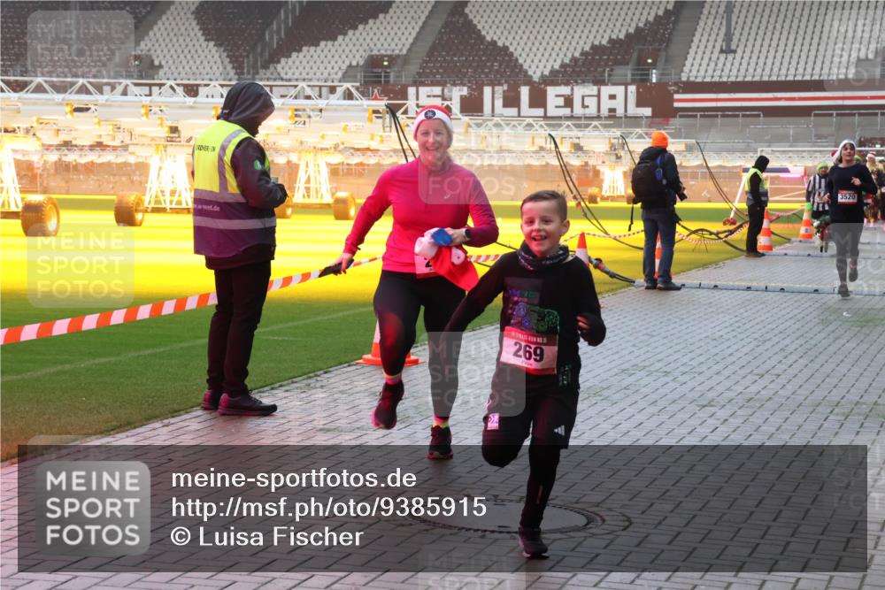 07.12.2025 - St. Pauli X-Mass-Run No. 15 Luisa Fischer http://msf.ph/oto/9385915 07.12.2025 10:18:56 Ziel 5, 269, 3520, 243, 264, 269, 721, 1034, 1607, 1671, 2049, 2152, 2631, 2925, 3520, 3606, 3608, 3862, 4521, 4522, 4524, 4540, 4547 meine-sportfotos.de
