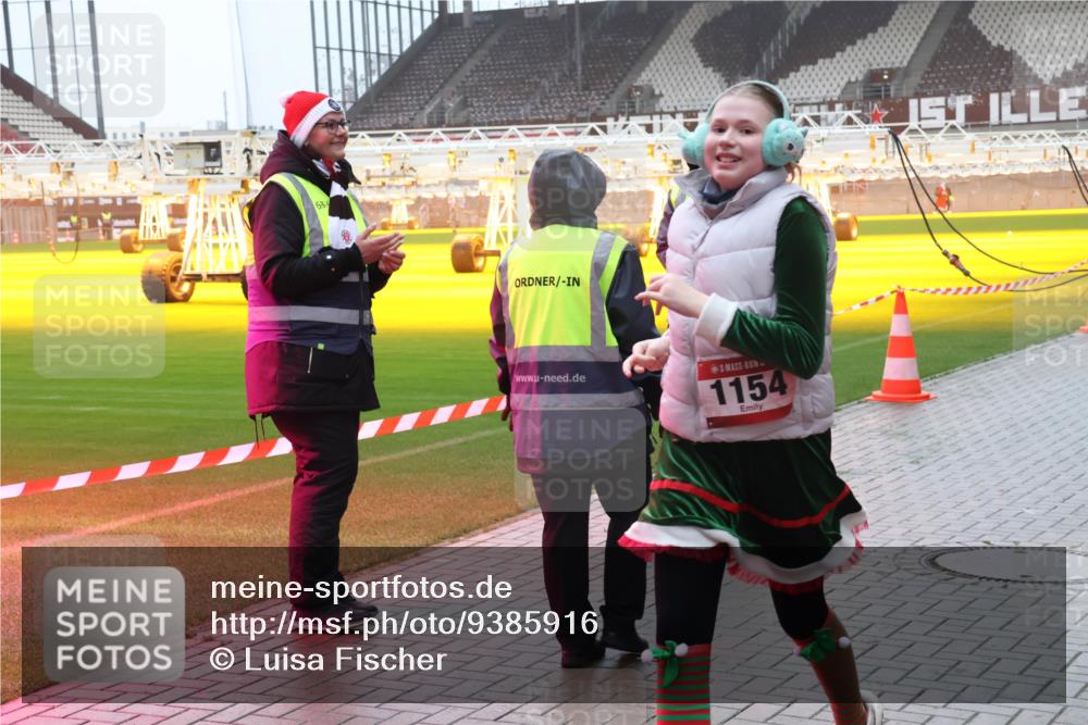 07.12.2025 - St. Pauli X-Mass-Run No. 15 Luisa Fischer http://msf.ph/oto/9385916 07.12.2025 11:37:57 Ziel 634, 1154, 484, 544, 857, 991, 1154, 1156, 1280, 2153, 2279, 2686, 2810, 3000, 3059, 3916 meine-sportfotos.de