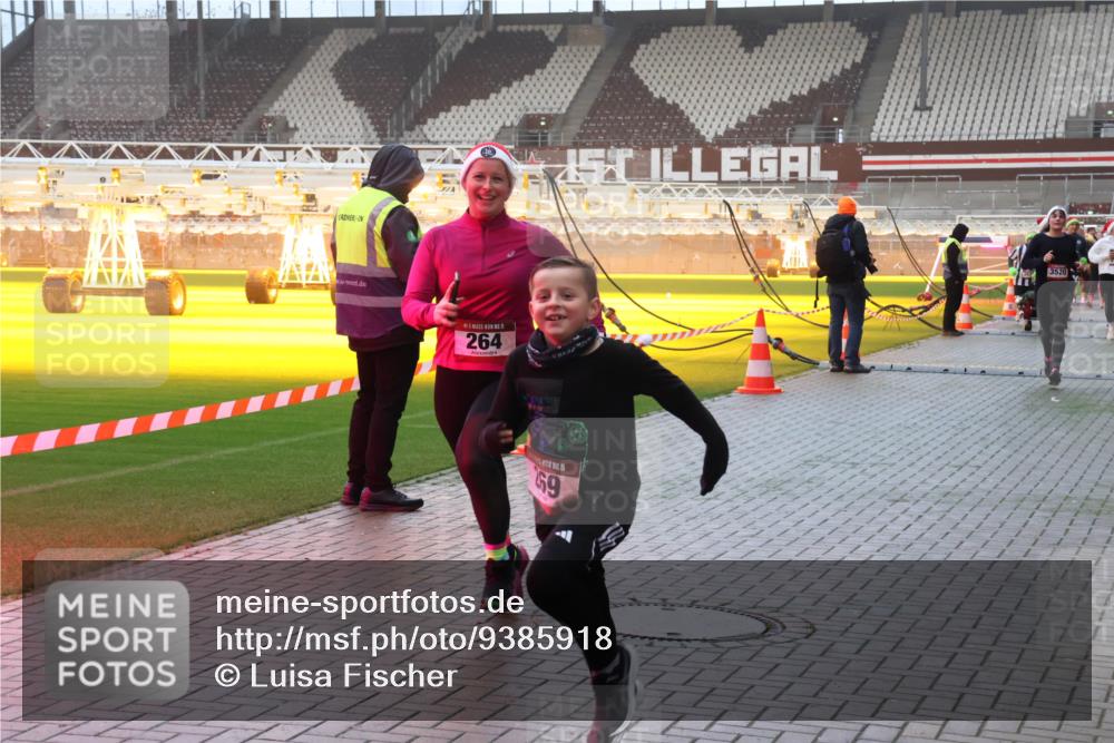 07.12.2025 - St. Pauli X-Mass-Run No. 15 Luisa Fischer http://msf.ph/oto/9385918 07.12.2025 10:18:56 Ziel 15, 264, 377, 15, 69, 3520, 243, 264, 269, 721, 1034, 1607, 1671, 2049, 2152, 2631, 2925, 3520, 3606, 3608, 3862, 4521, 4522, 4524, 4540, 4547 meine-sportfotos.de