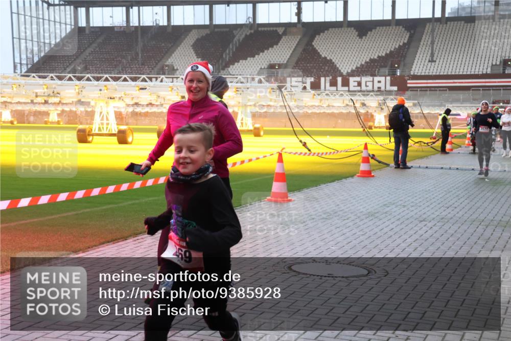 07.12.2025 - St. Pauli X-Mass-Run No. 15 Luisa Fischer http://msf.ph/oto/9385928 07.12.2025 10:18:57 Ziel 59, 3520, 243, 264, 269, 721, 1034, 1607, 1671, 2049, 2152, 2631, 2925, 3520, 3606, 3608, 3862, 4521, 4522, 4524, 4540, 4547 meine-sportfotos.de